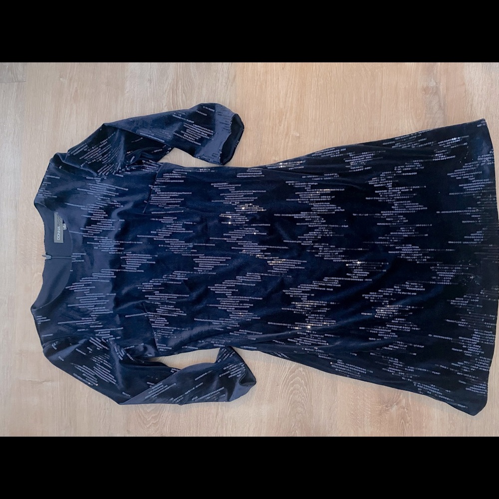 Long sleeved mini velvet dress with sequin design, size 6